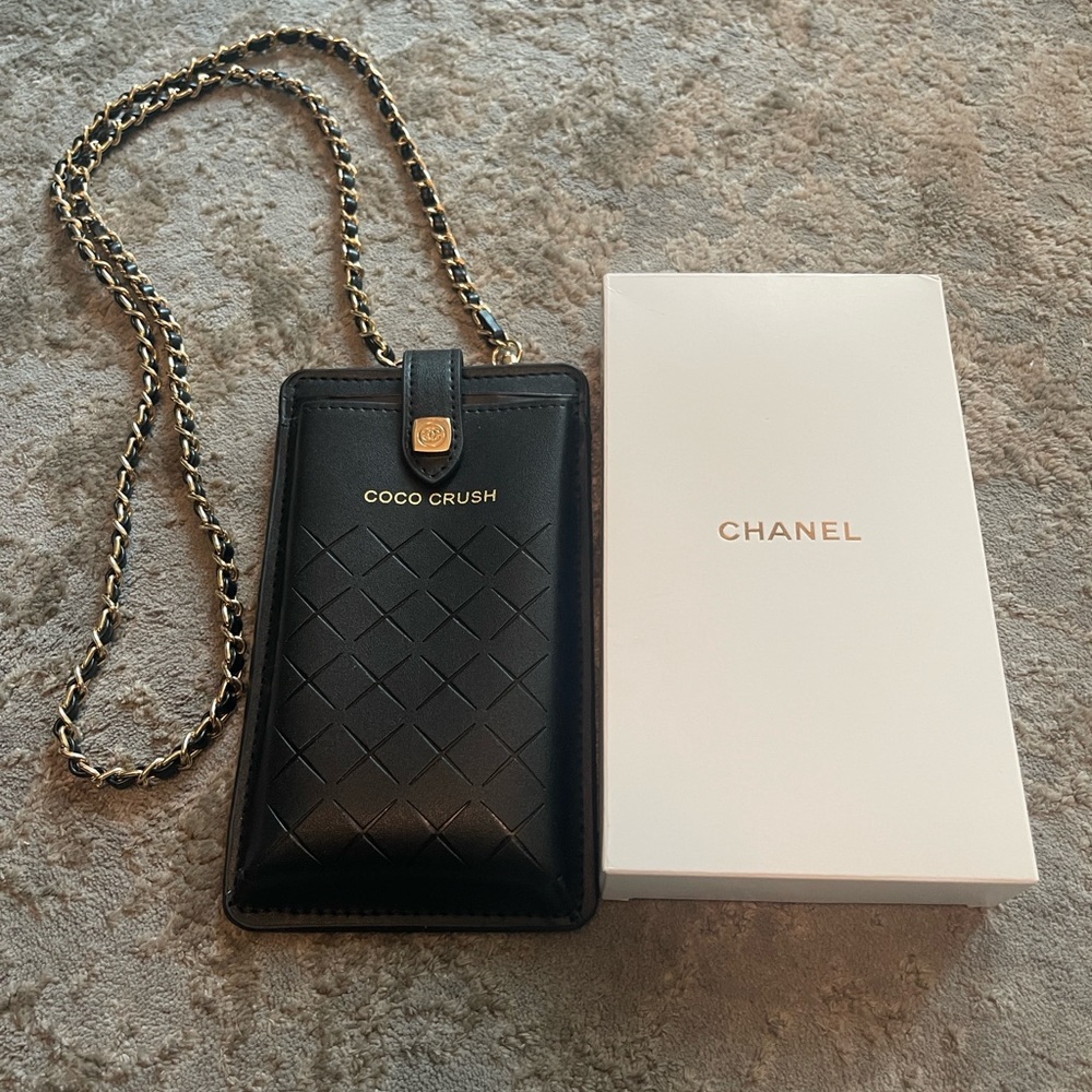 Brand New GWP Chanel Black Coco Crush Phone Holder with Gold Chain